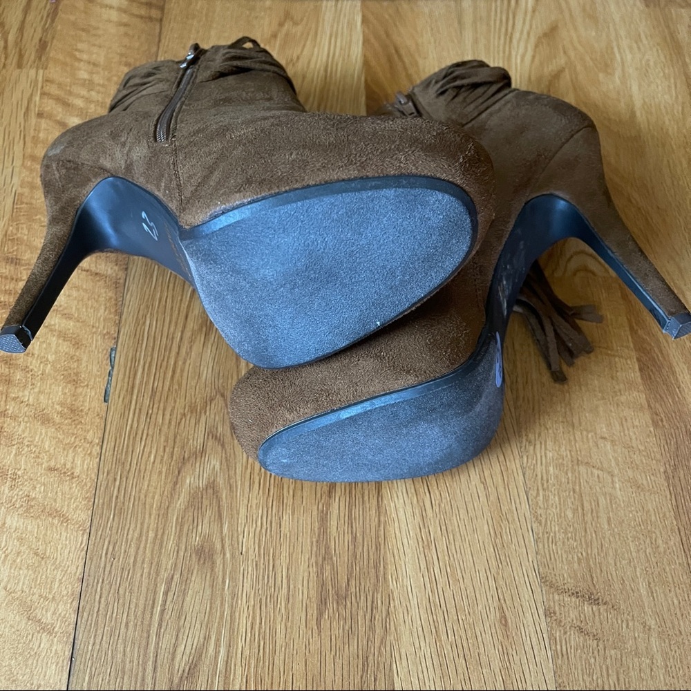 Beautiful Brown Platform Ankle Boots with Tassels - Picture 4 of 5